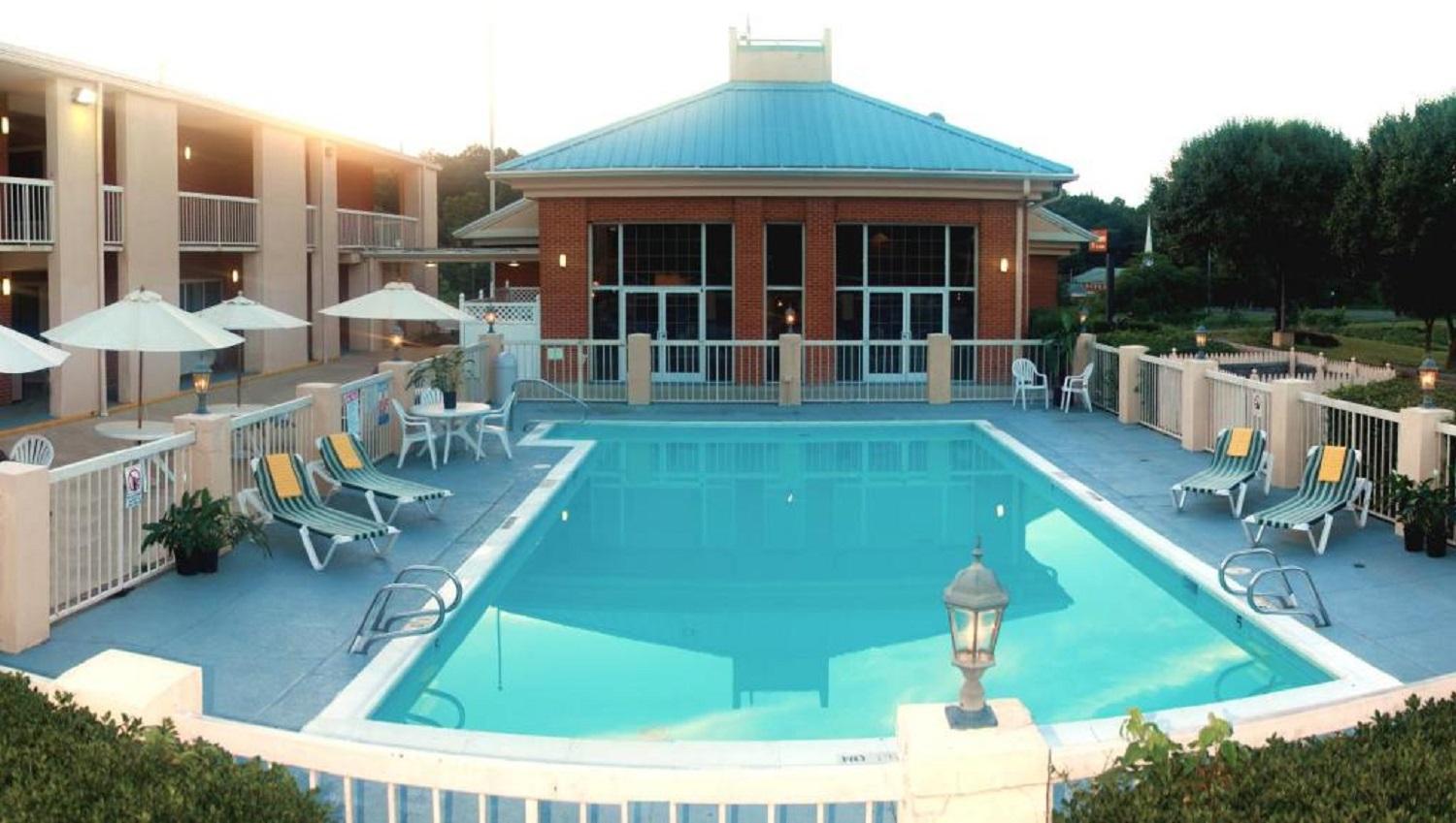 Baymont By Wyndham Warrenton Hotel Exterior photo