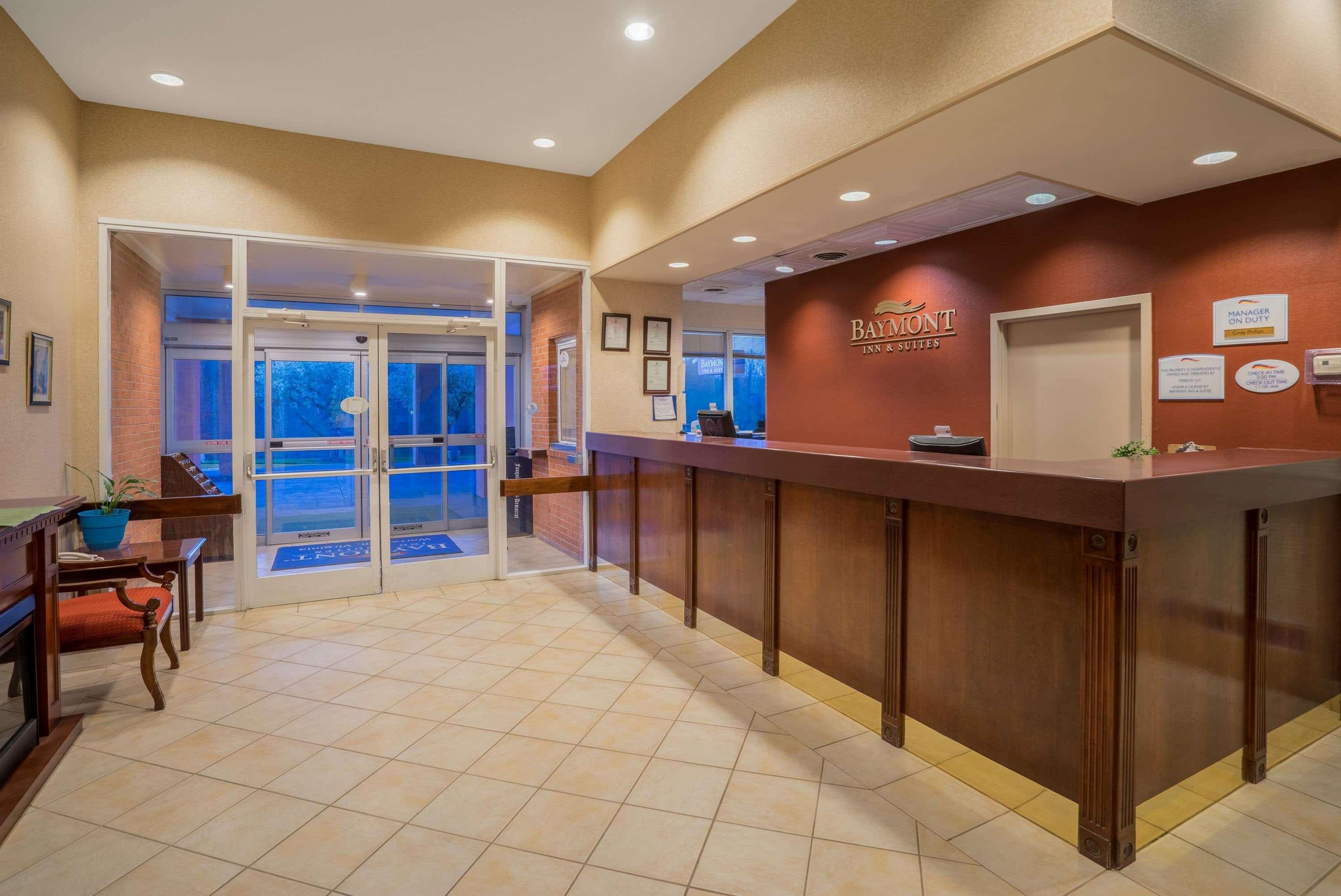 Baymont By Wyndham Warrenton Hotel Exterior photo